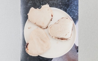Anna's 'Heart Sandwiches' (2015). Installation view. Courtesy the artists.