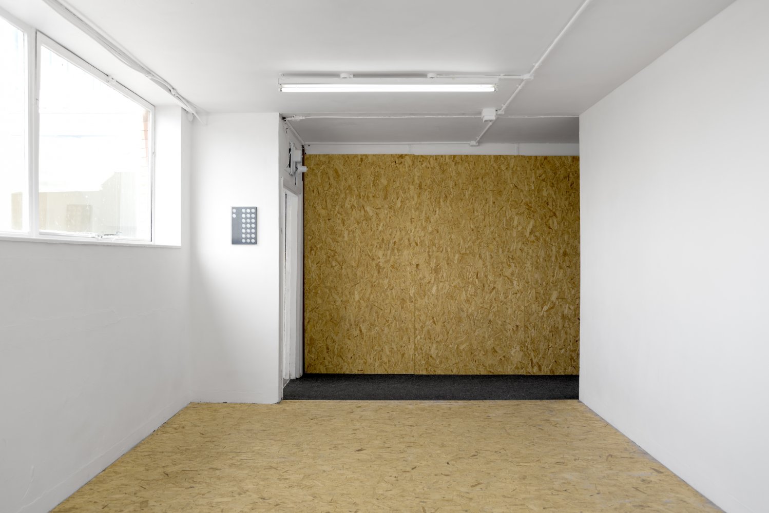 Doug Bowen, <i>Down in the Dumps</i> (2015) Exhibition view. Courtesy Cactus.