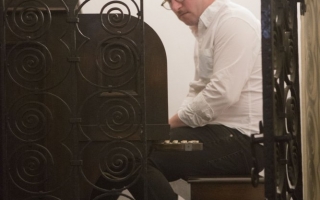 Steven Warwick, <i>REENGINEERING VILLA AURORA</i> (2015). Performance. Courtesy the artist.