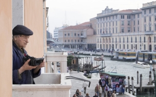 Jonas Mekas (2015) In front of the train station, Venice.