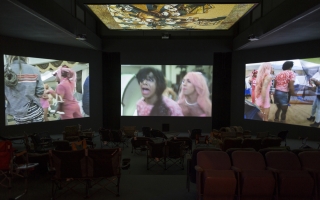 Lizzie Fitch/Ryan Trecartin, SITE VISIT (2014) installation view. Photo by Thomas Eugster. Courtesy the artists; Andrea Rosen Gallery New York; Regen Projects Los Angeles; and Sprüth Magers Berlin London.