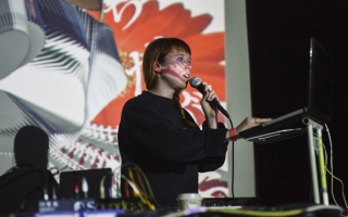 Holly Herndon at Space-Time Festival (2014). Photo by Mike Cameron. Courtesy Wysing Arts Centre.